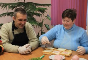 Подробнее о статье Люди с инвалидностью приняли участие<br>в кулинарном мастер-классе