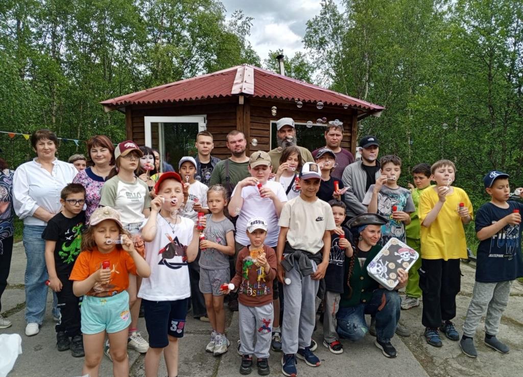 Воспитанники и волонтеры в количестве 28 человек